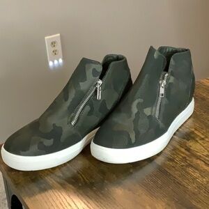 New! Hart Hidden Wedge Sneaker, Size 8.  Camo design.